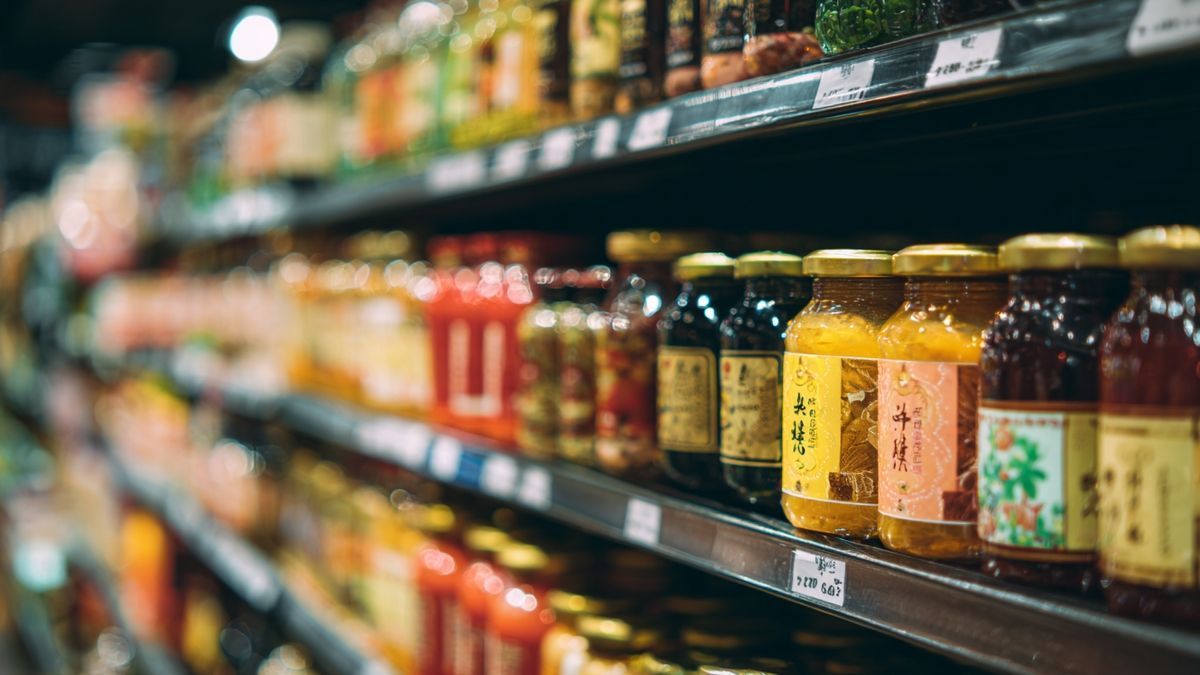 Quels défis économiques l’île doit‑elle surmonter ? Comment la dépendance aux importations impacte-t-elle l’économie locale ?